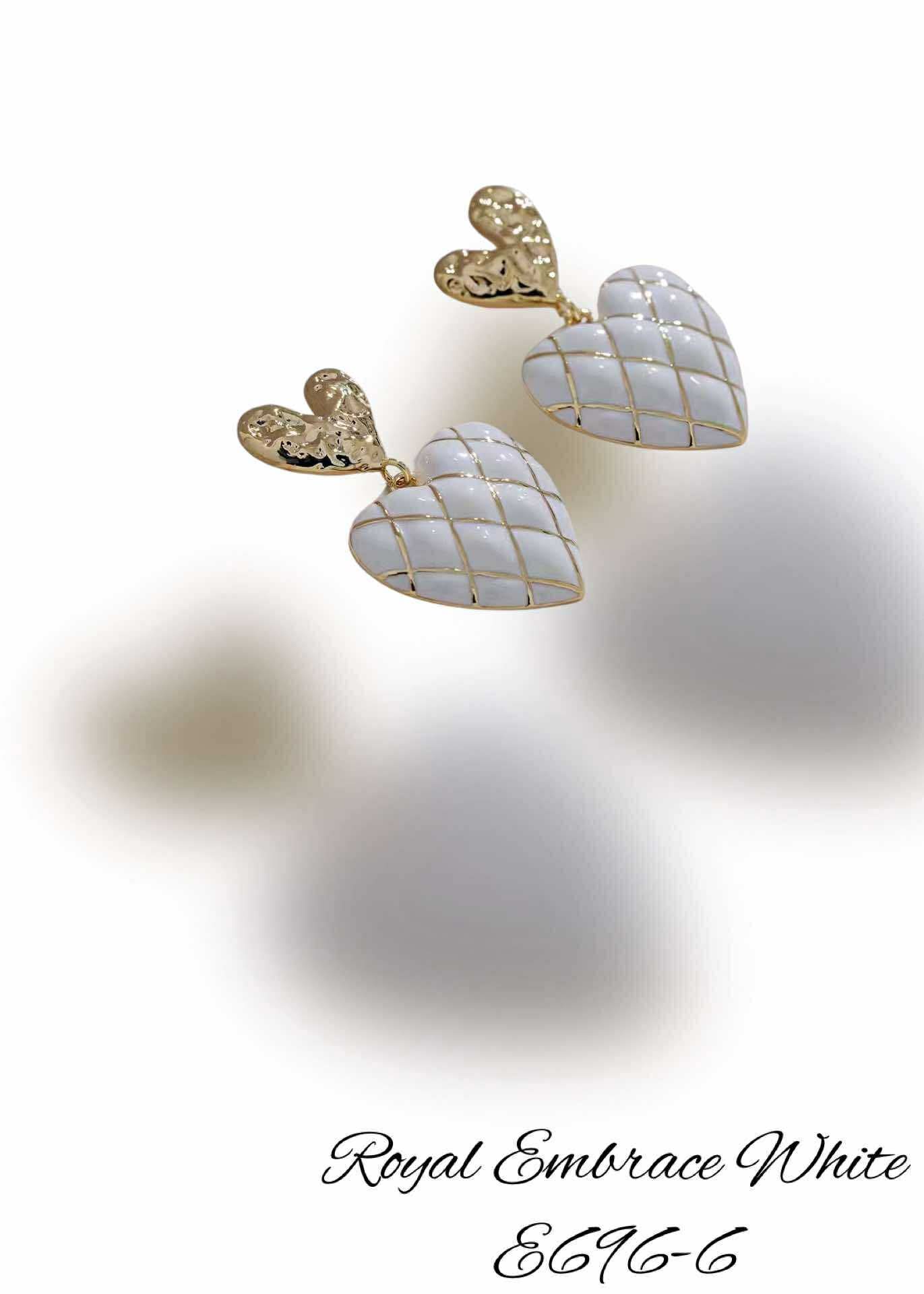 E696-6 Royal Embrace White