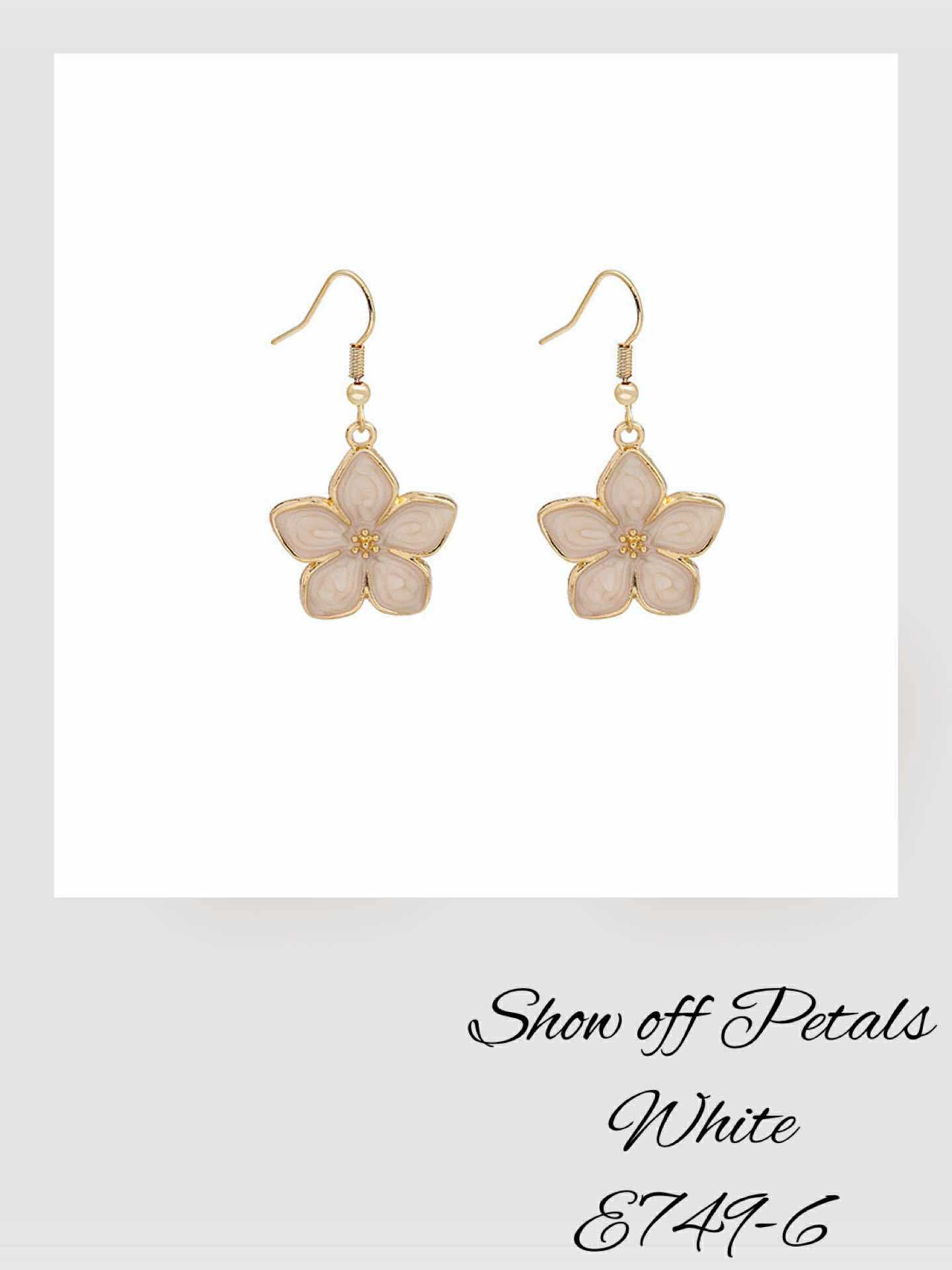 E747-6 Show off Petals White